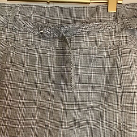 H&M Plaid Skirt  - Picture 3 of 6